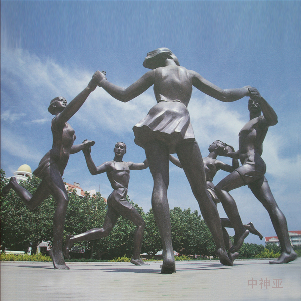 《舞》高3.5m 鍛銅 設計：王偉、于凡、王未 2002年 位于山東煙臺福山區