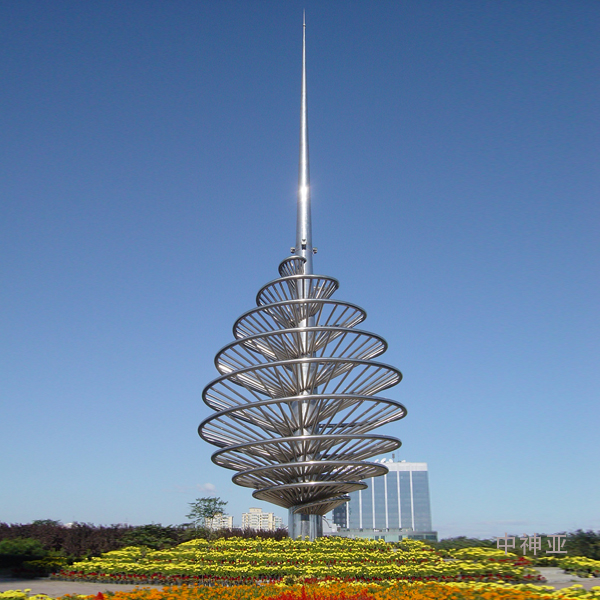 《十年樹木》高35m 不銹鋼 設計:杜宏宇 2002年 位于北京亦莊開發(fā)區(qū)